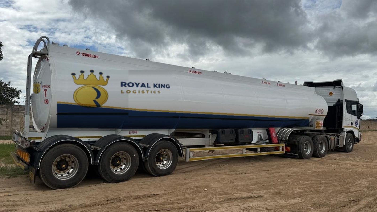 Shacman X3000 with Henred Fruehauf fuel tanker in Royal King livery